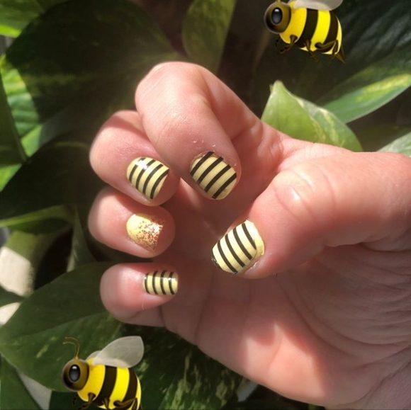 Color Street Nail Polish Strips in shade Belgium Buttercup - Picture 3 of 4